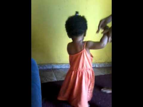 Minha sobrinha kamile dançando quadradinho de 8