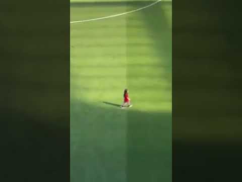 مكة بنت أبو صلاح اسمع تشجيع جماهير ليفربول ليها      