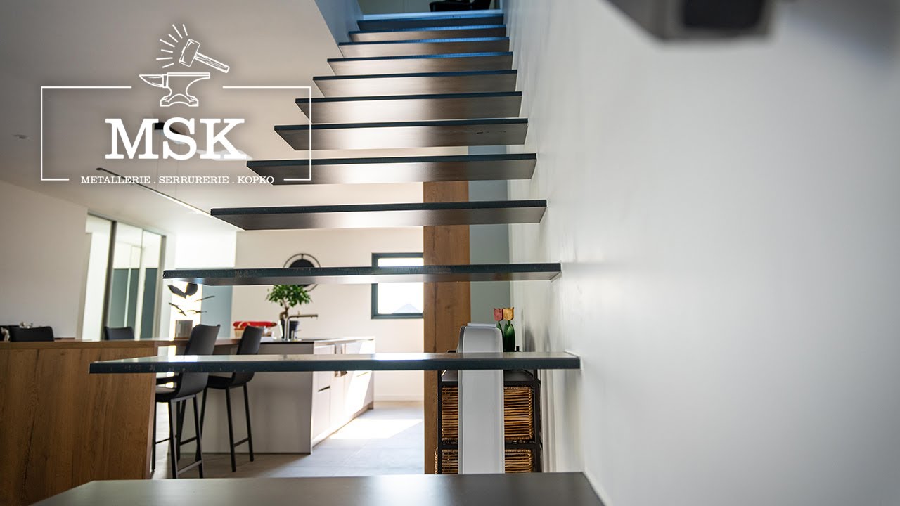 MSK Créations | Escalier suspendu avec marches métal | Métallerie Serrurerie Kopko
