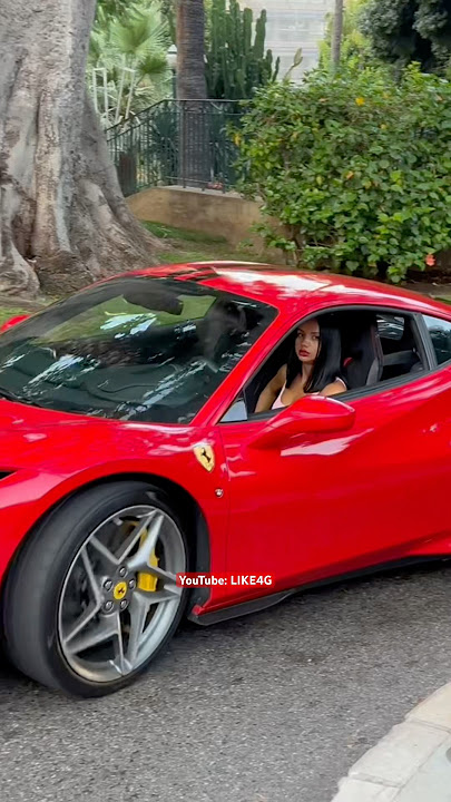 Gadis cantik mengendarai Ferrari di Montecarlo🇲🇨 #gadiskaya #kekuatanwanita #mengemudi #mobilsuper #ferrari #mobil