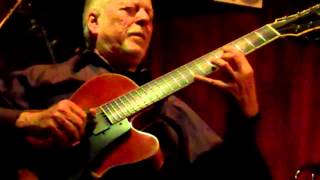 Ron Eschete Trio: SKJ Blues in D flat
