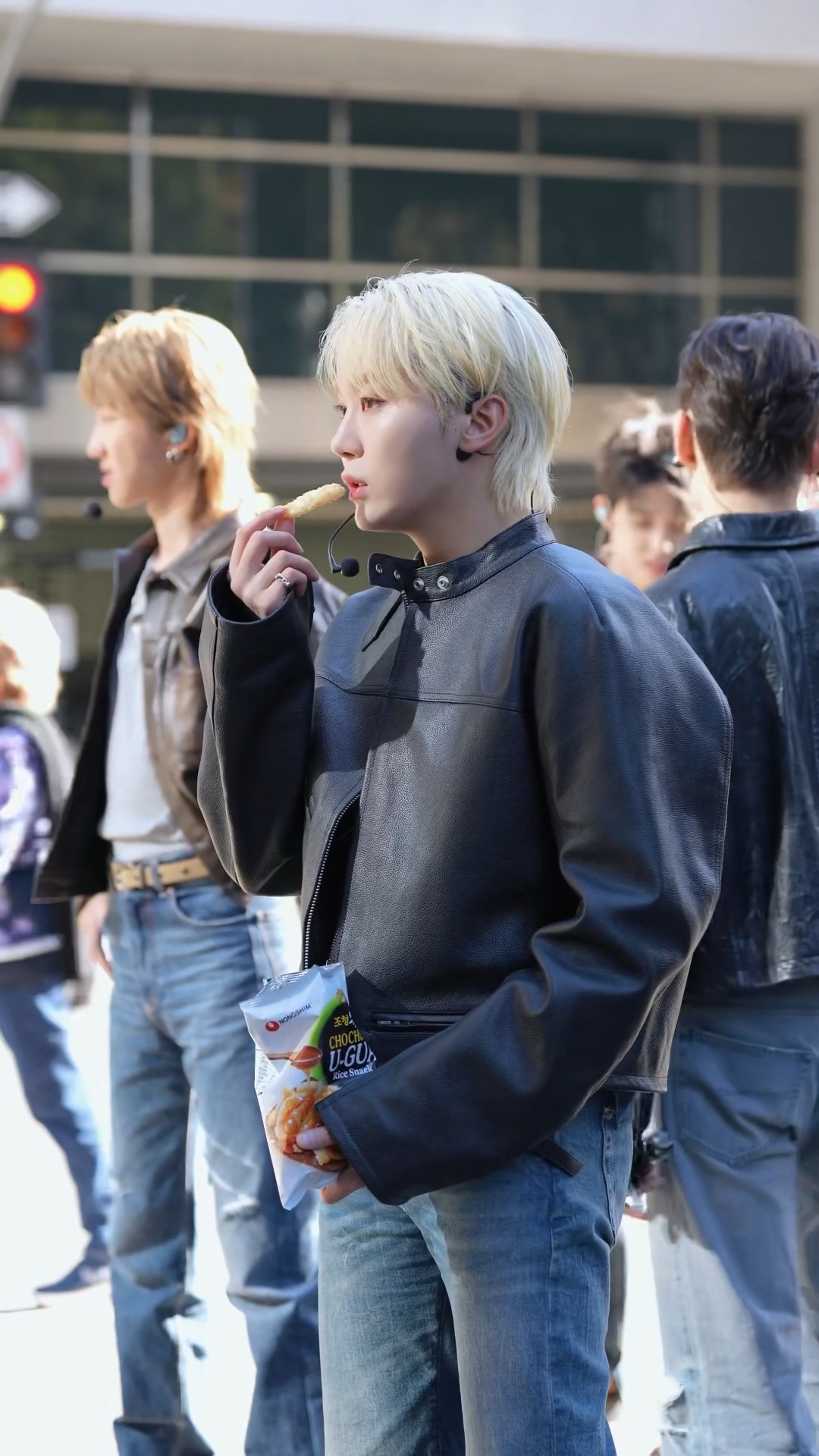SEUNGKWAN and snack?