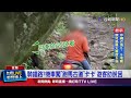 怎麼騎上來？機車卡碎石步道 3人合力推車