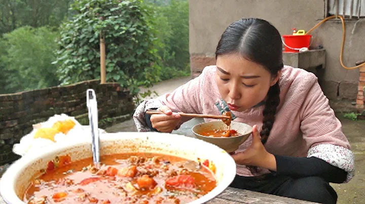 Tomato sirloin, stewed soup is fragrant and thick,...