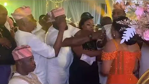 MOMENT MC OLUOMO AND CAUCUS BAPTISE REGINA CHUKWU WITH COOL CASH@HER HOUSEWARMING AND BIRTHDAY PARTY