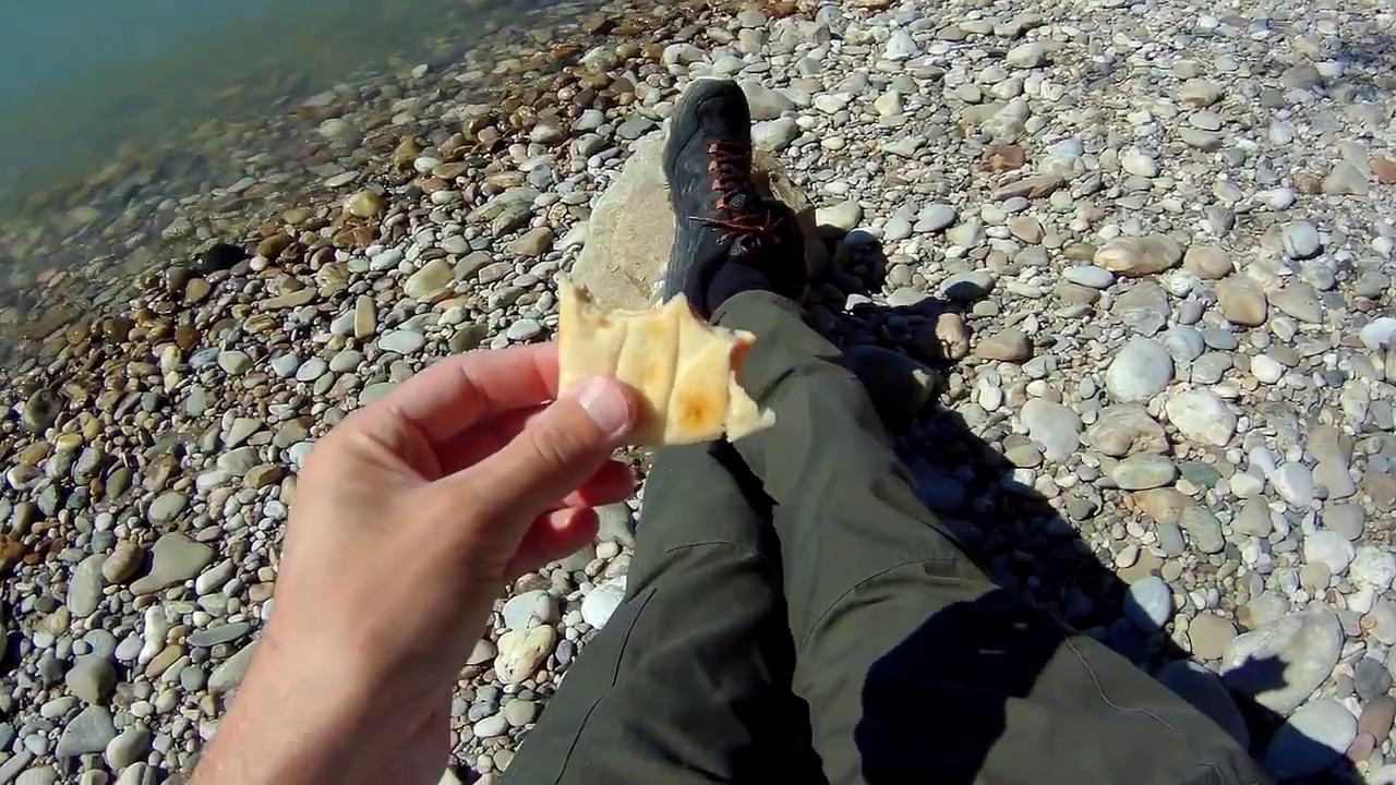 Liebstes Platzl an der Donau / Favorite spot at the Danube / How a Mcdonalds bag gets into the wild