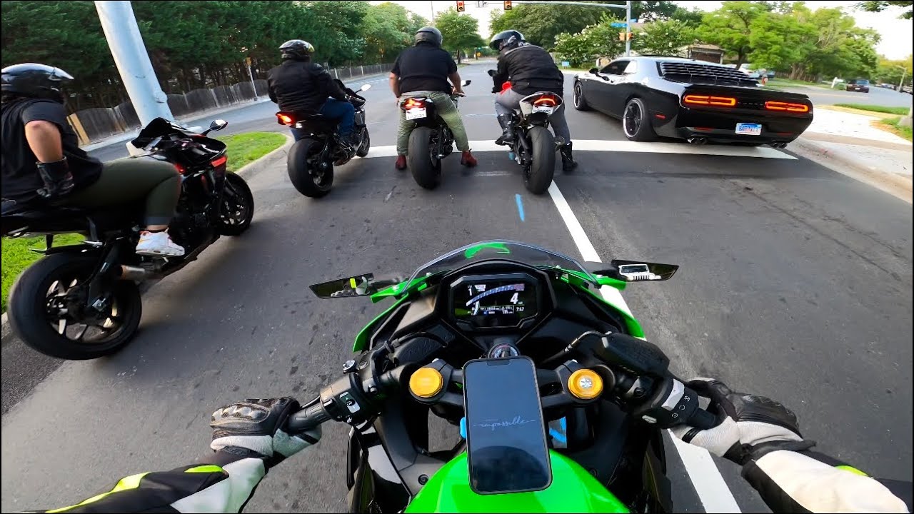 Tuned ZX4RR chasing 1000cc bikes