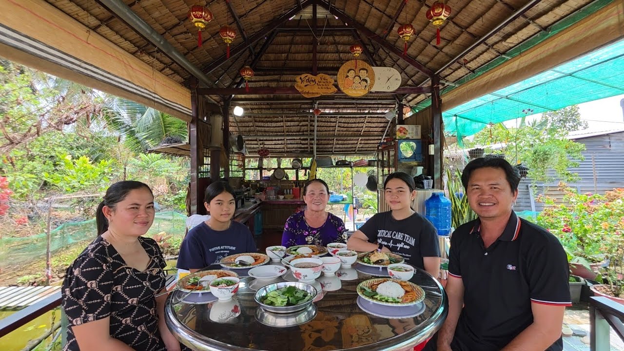 Rất Vui Khi Mãng Cầu Chính Ngày Càng Nhiều, Ngôi Nhà Thì Tóc Độ Làm Lúc Càng Nhanh | TTVlog 