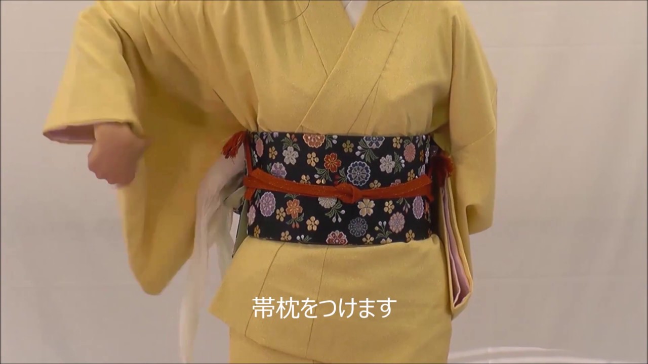 帯する二部式着物絹セット