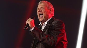 First pictrures of John Farnham since oral cancer surgery