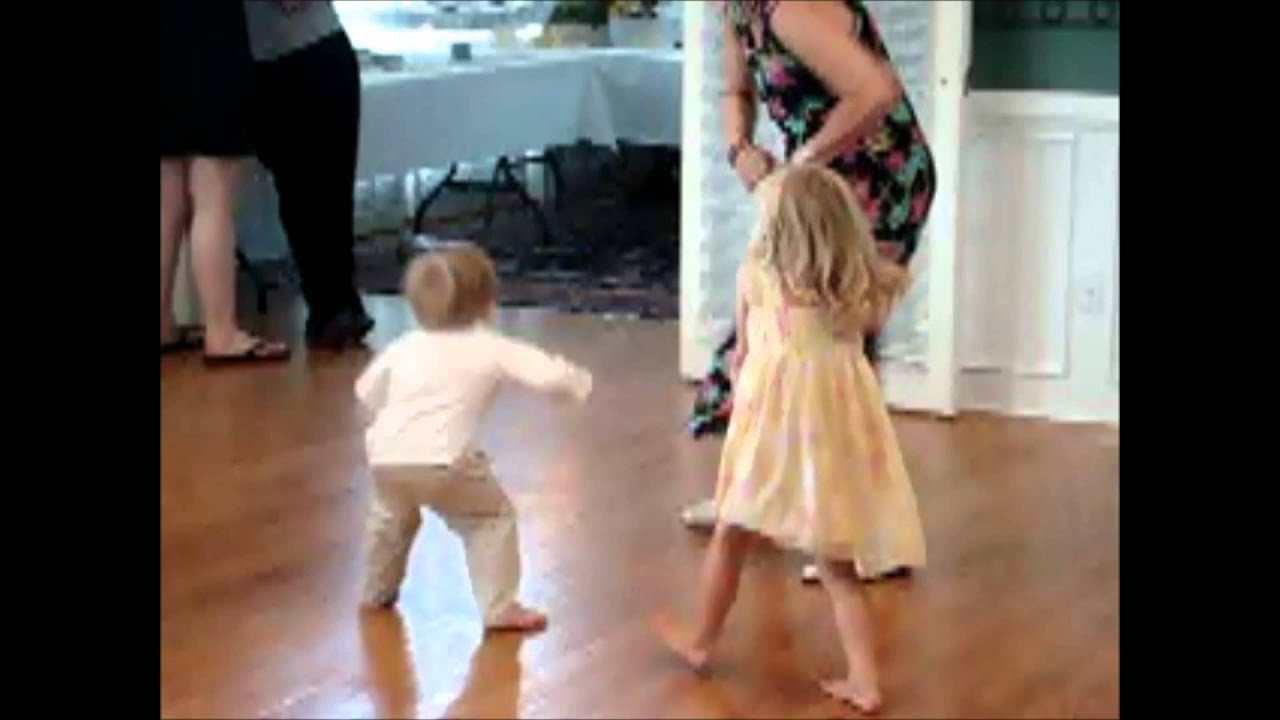 3 yr old dancing a wedding reception - YouTube