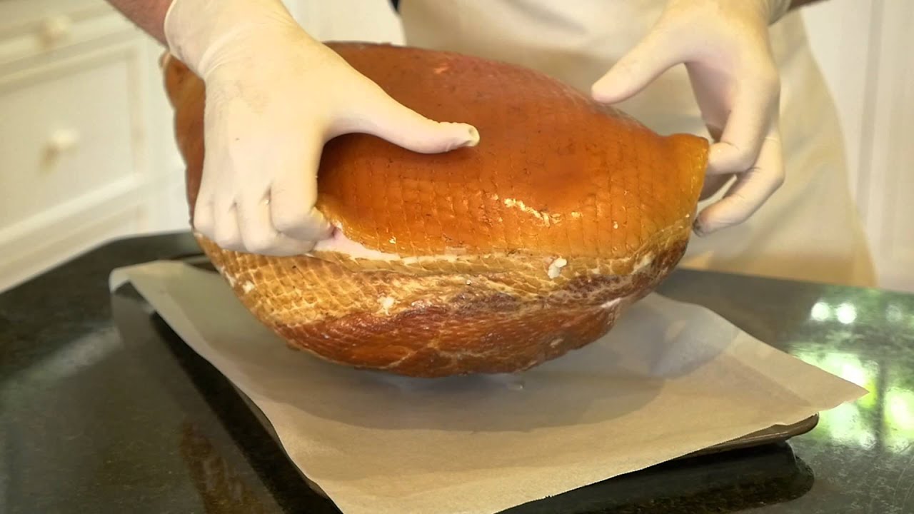 Preparing a Ham for Glazing - YouTube
