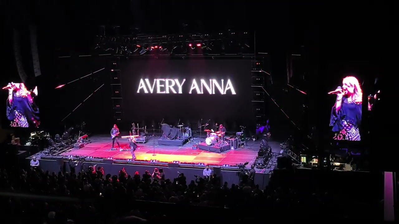 Avery Anna - Blonde LIVE @ C2C FESTIVAL BERLIN 09.03.2025 Germany Mainstage