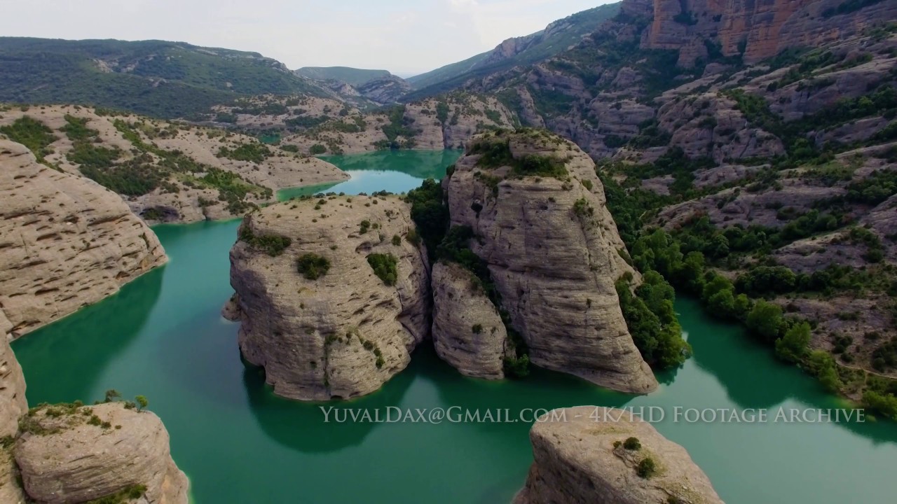 The Pyrenees mountain range - Aerials / Los Pirineos