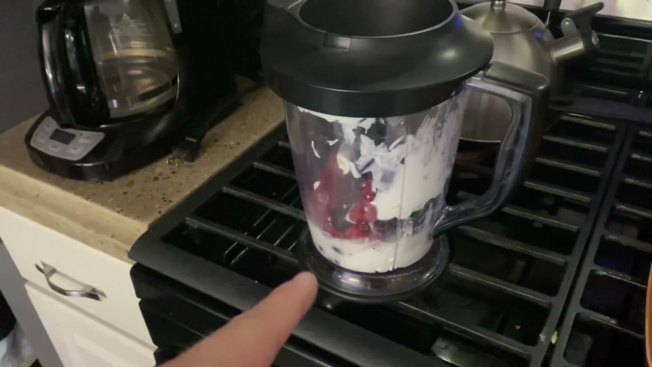 Trying the Berry Smoothie | TDC 159