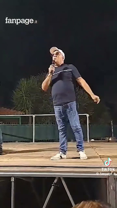 Gigione cade dal palco #gigione #palco #cade