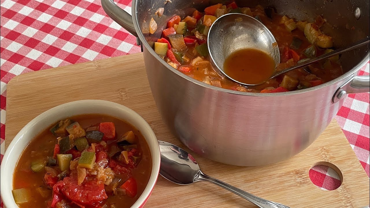 Ratatouille, der französische Gemüseeintopf 🫑🍅🍆🧅