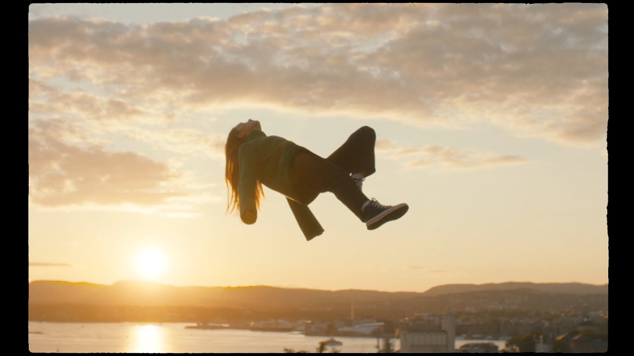 Watch Sigrid - High Note (up close) (Visualiser) on YouTube Watch Sigrid - High Note (up close) (Visualiser) on YouTube