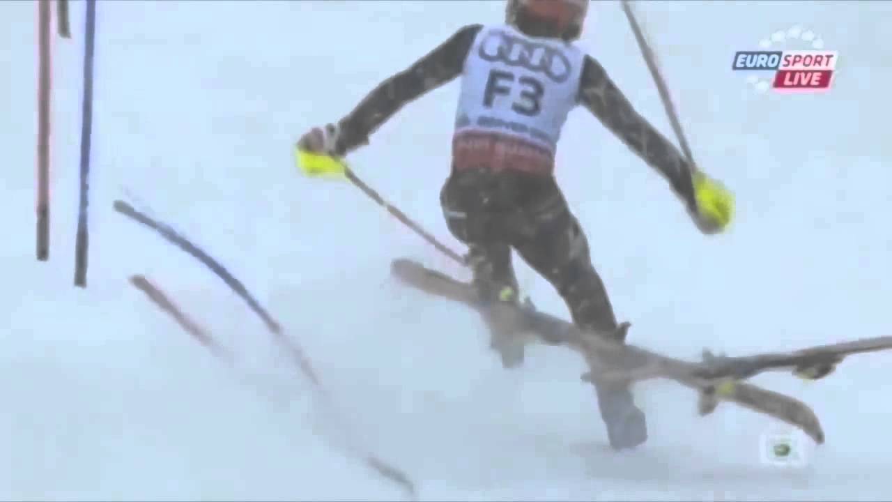 Лыжник спускается с горы без лыж, прикольное видео - YouTube