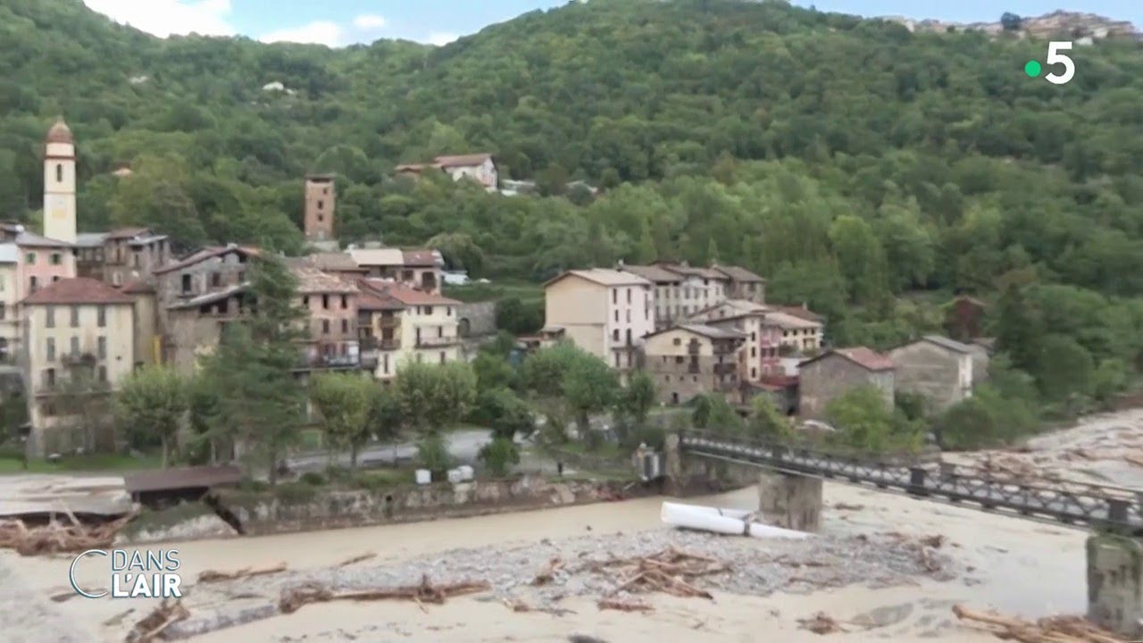 La reconstruction dans la Roya après la tempête Alex - Reportage #cdanslair 16.07.2021