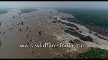 Central Indian river flows so wide it blurs the boundary between water and land