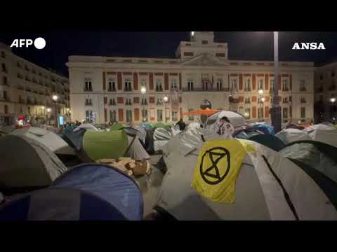Video In tenda dopo il corteo, la protesta a Madrid per il diritto alla casa