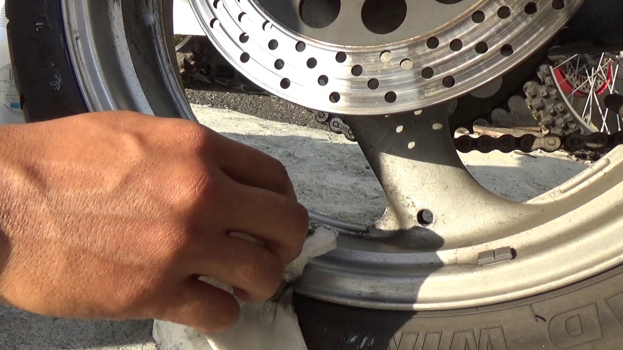 バイクのホイール汚れを浮かせて拭き取る方法をご紹介 Youtube