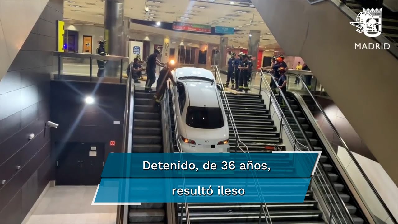 Roba un coche y termina empotrado en las escaleras de plaza comercial ...