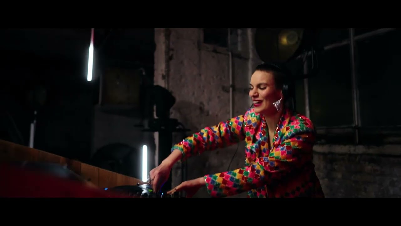 Bakermat performed by Alice Sax | Solo Saxophonist for Hire