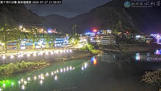 烏來吊橋、烏來老街與覽勝橋，新北市烏來區