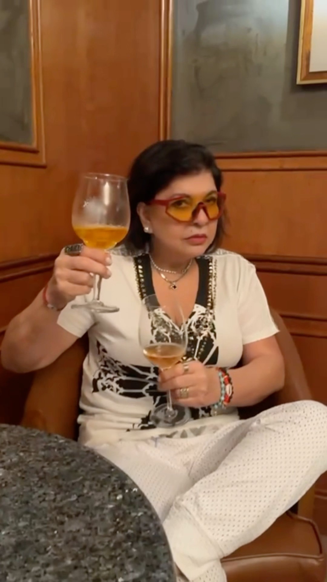 Uma vocês já sabem, mas e quem arrisca o nome das outras 3 músicas do meu novo EP. 2?