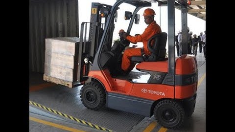 Dock leveler kết nối sàn container