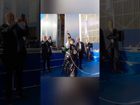 Если бутылка не разбилась — жди проблем?