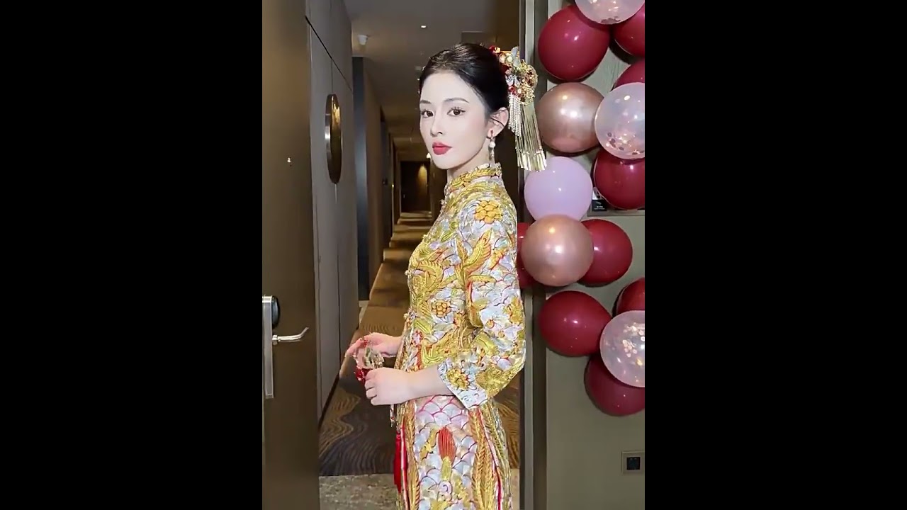 Chinese bridal qun kua dragon phoenix embroidery gold