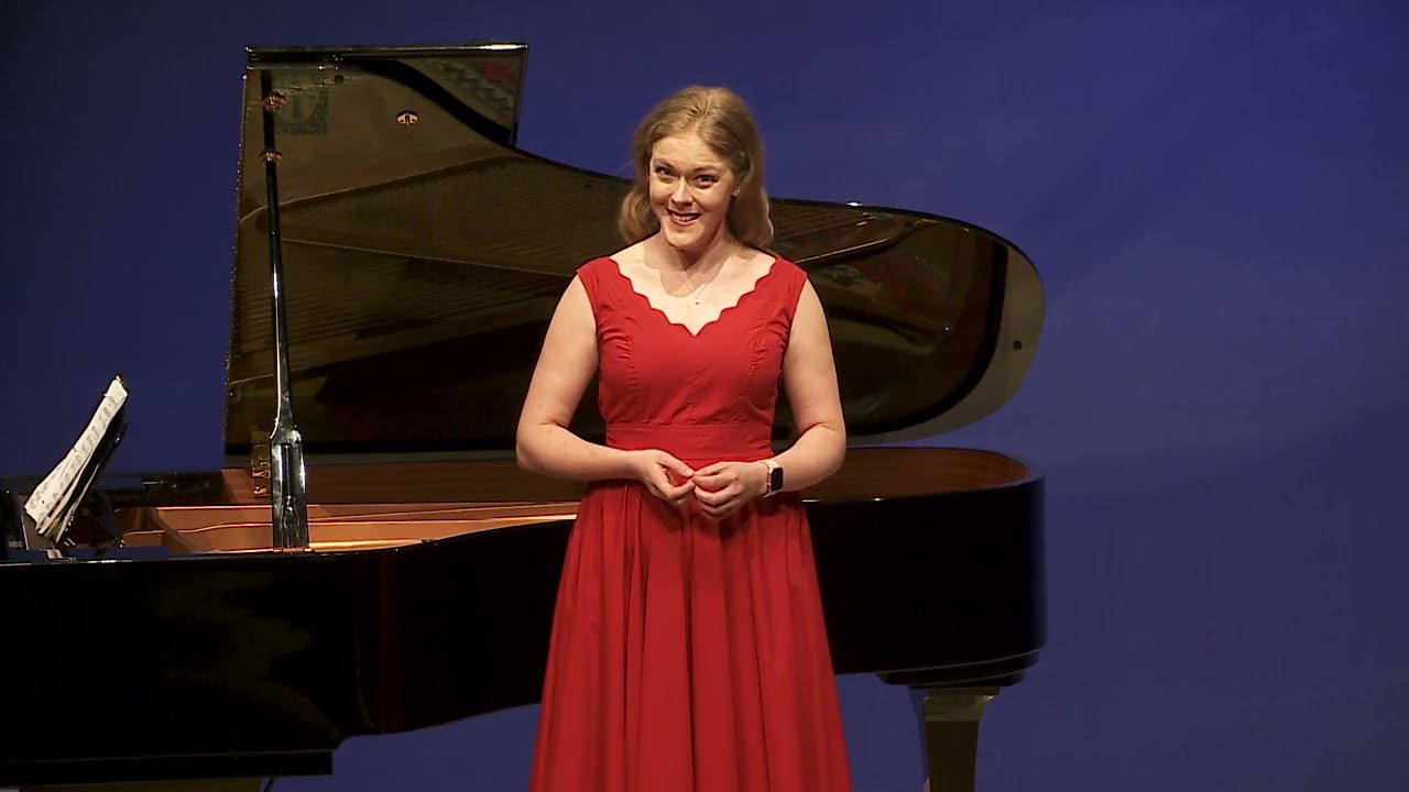 La bohème: “Sì, mi chiamano Mimì” - Jennifer Moore, soprano