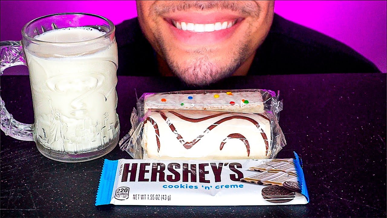 ASMR LITTLE DEBBIE BIRTHDAY CAKE ZEBRA CAKE ROLLS & HERSHEY'S COOKIES N CREME EATING SOUNDS MUKBANG