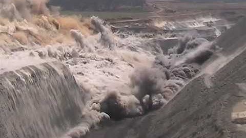 Nổ Mìn Lộ Thiên