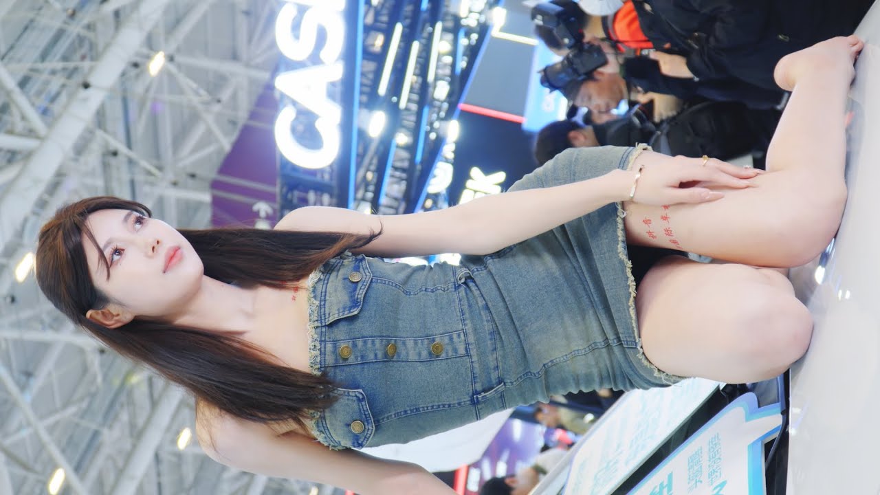 4K 2025深圳改裝車展 車模 #小薯條 Auto Salon #beautyleg #레이싱모델 Racing Model 10