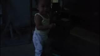 Qiya menunggu ibu mandi
