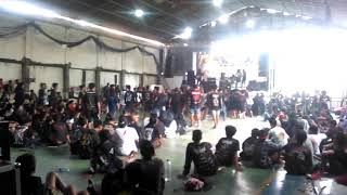 Tragis konser metal berahir ricuh memakan korban..