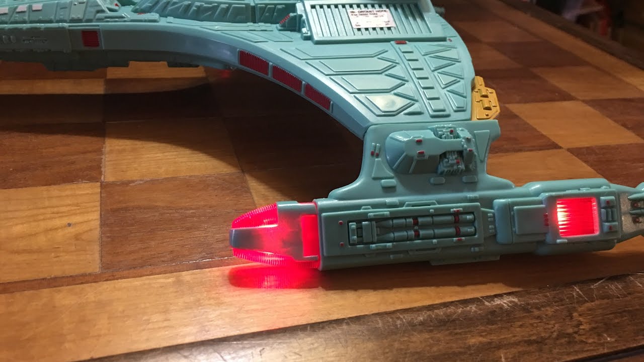Playmates Star Trek The Next Generation Klingon Attack Crusier