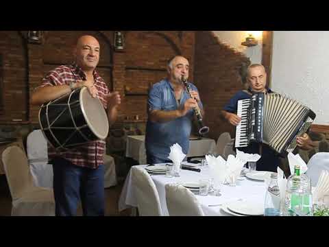 საყვარელ ქუჩაზე მრავალი ქალია. Sakvarel Quchaze Mravali Qalia