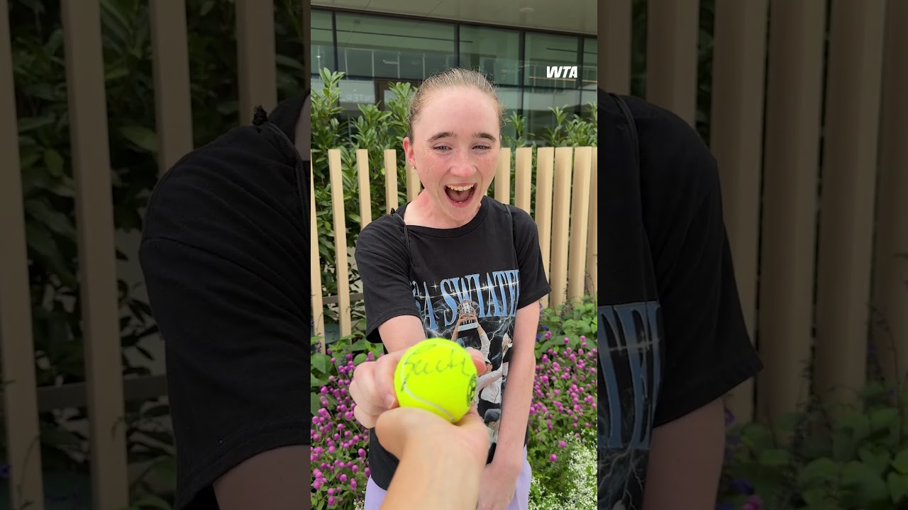 Surprising a Fan 🎾 Found a lucky Iga Swiatek fan & surprised them with a signed ball! #tennis