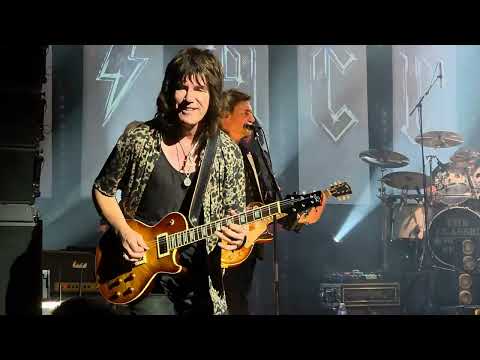 Thunderstruck, by The Classic Rock Show 2026, Live in High Wycombe