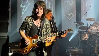 Download Lagu Thunderstruck, by The Classic Rock Show 2026, Live in High Wycombe MP3