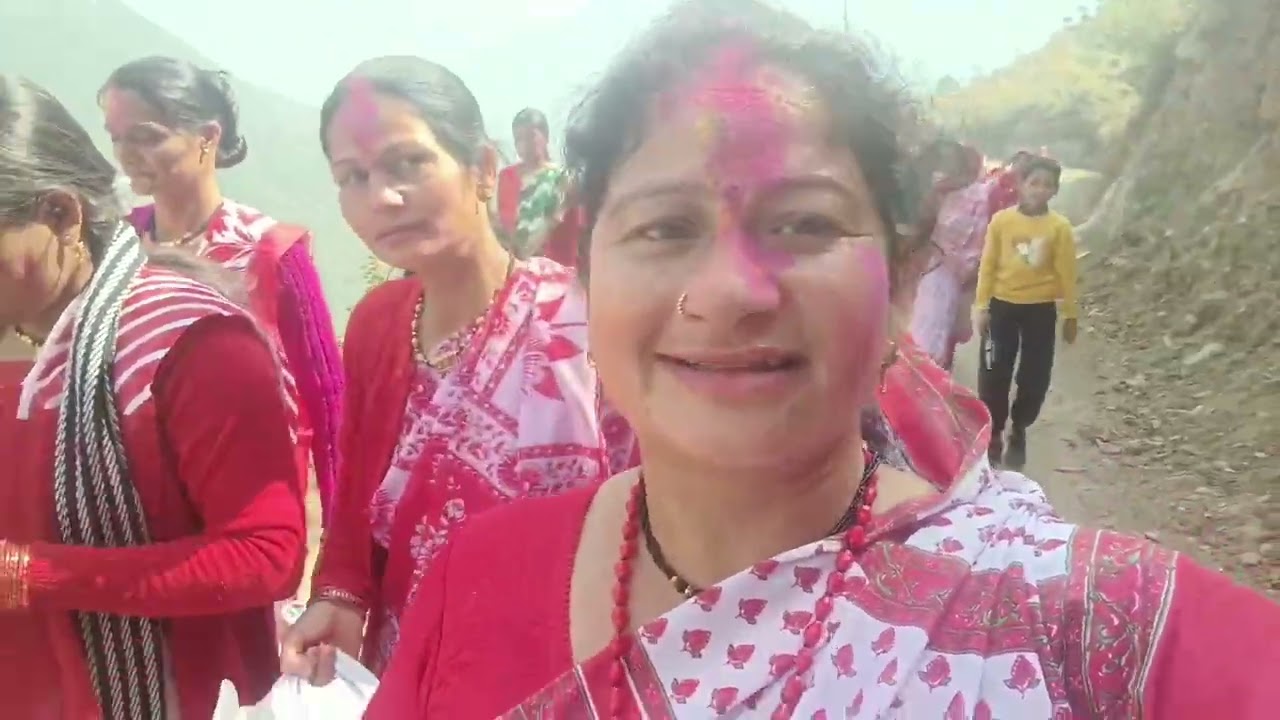 आज गए हम मंदिरों में रंग चढ़ाने 🎨 #holivlog 