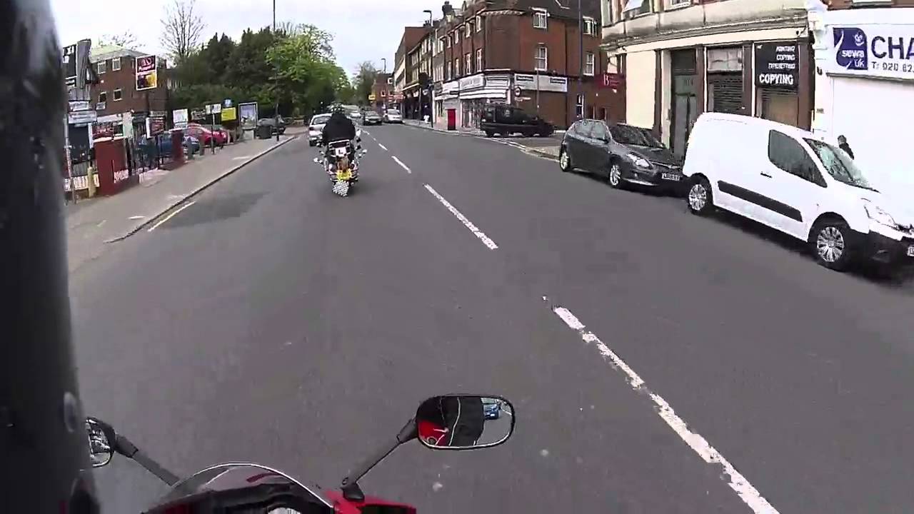 YZFR125Rider: Weird/Cool Mirror Scooter in London!