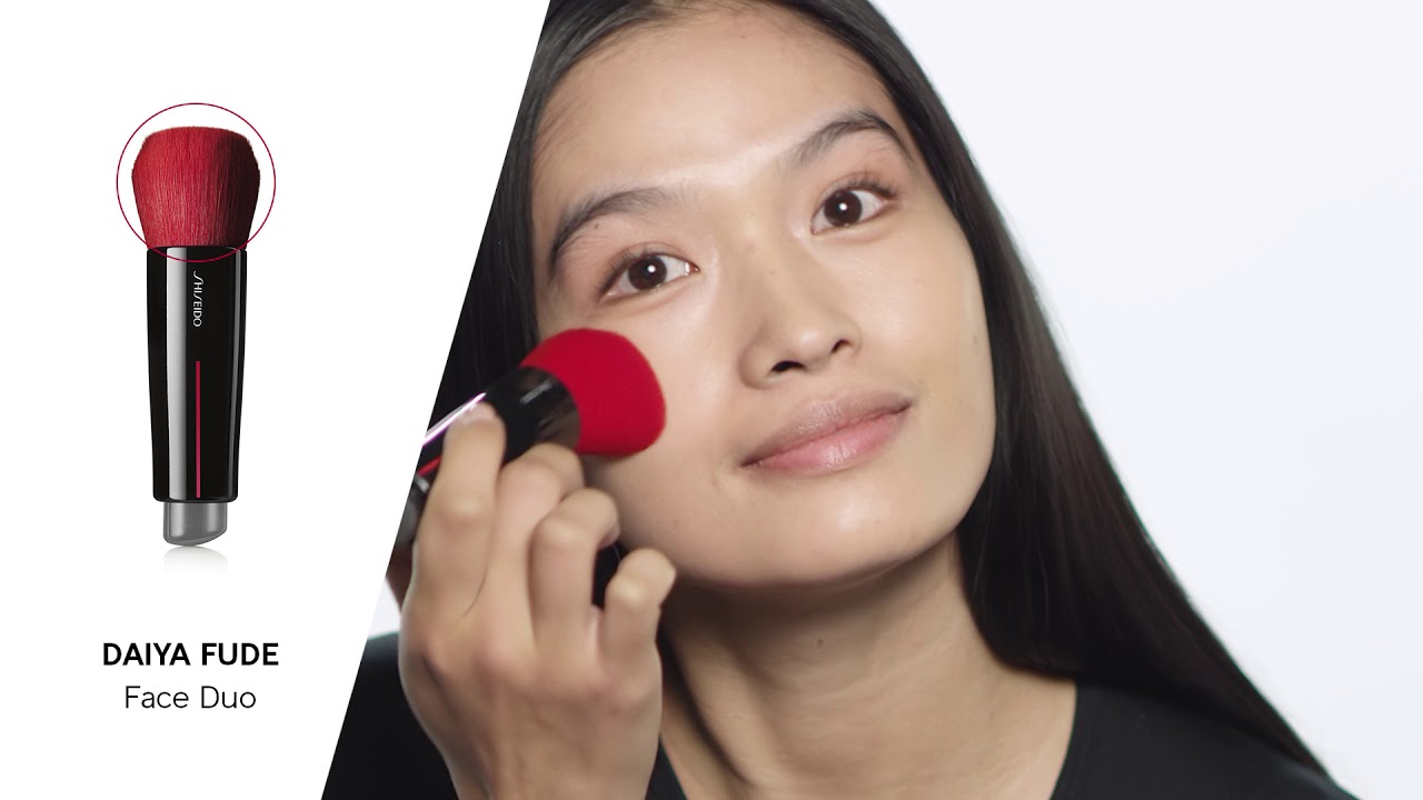 Shiseido Daiya Fude Face Duo brush for liquid and powder products