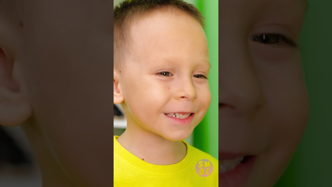 The boy took his mother's makeup brush to paint on the walls. Will his mother be happy?🤣 