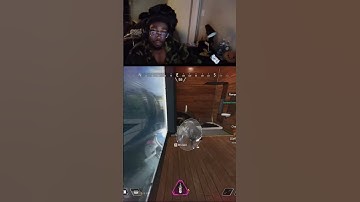 Poor Valk #apexlegends #rampart #apex #rampartbuff #apexlegendsclips #rampartmain